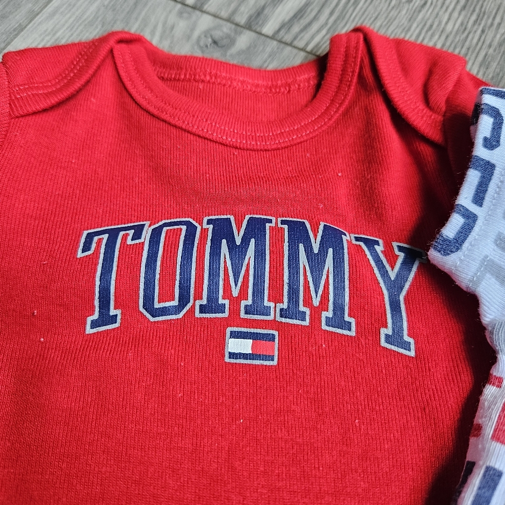 Tommy Hilfiger Baby Bodysuits 3 Pack- Red, White, and Blue - Picture 4 of 6